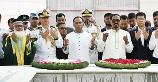 জিয়াউর রহমান ও খালেদা জিয়ার সমাধিতে স্পিকার-ডেপুটি স্পিকারের শ্রদ্ধা